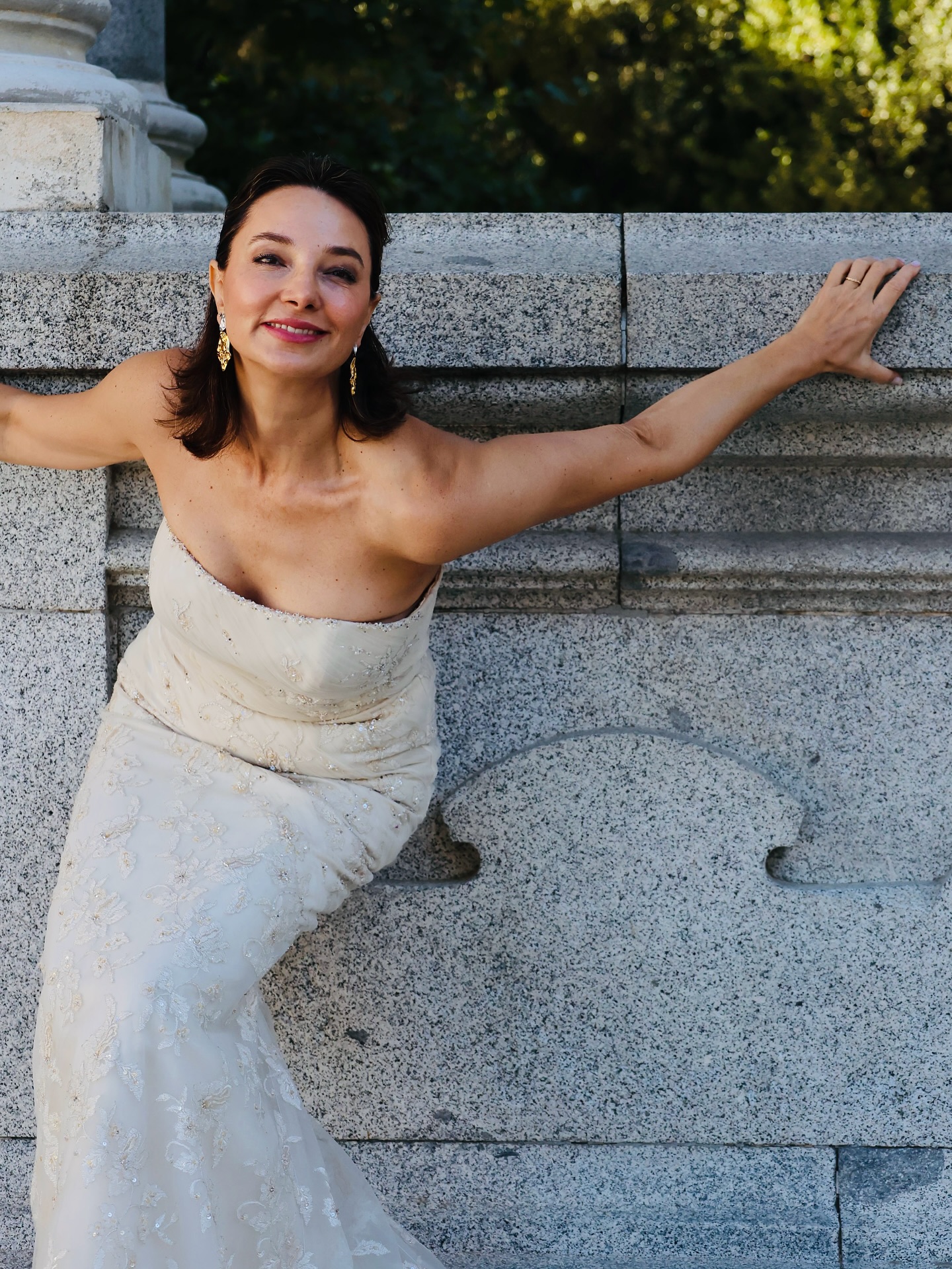 Detalle de vestido de novia a medida con corpiño bordado