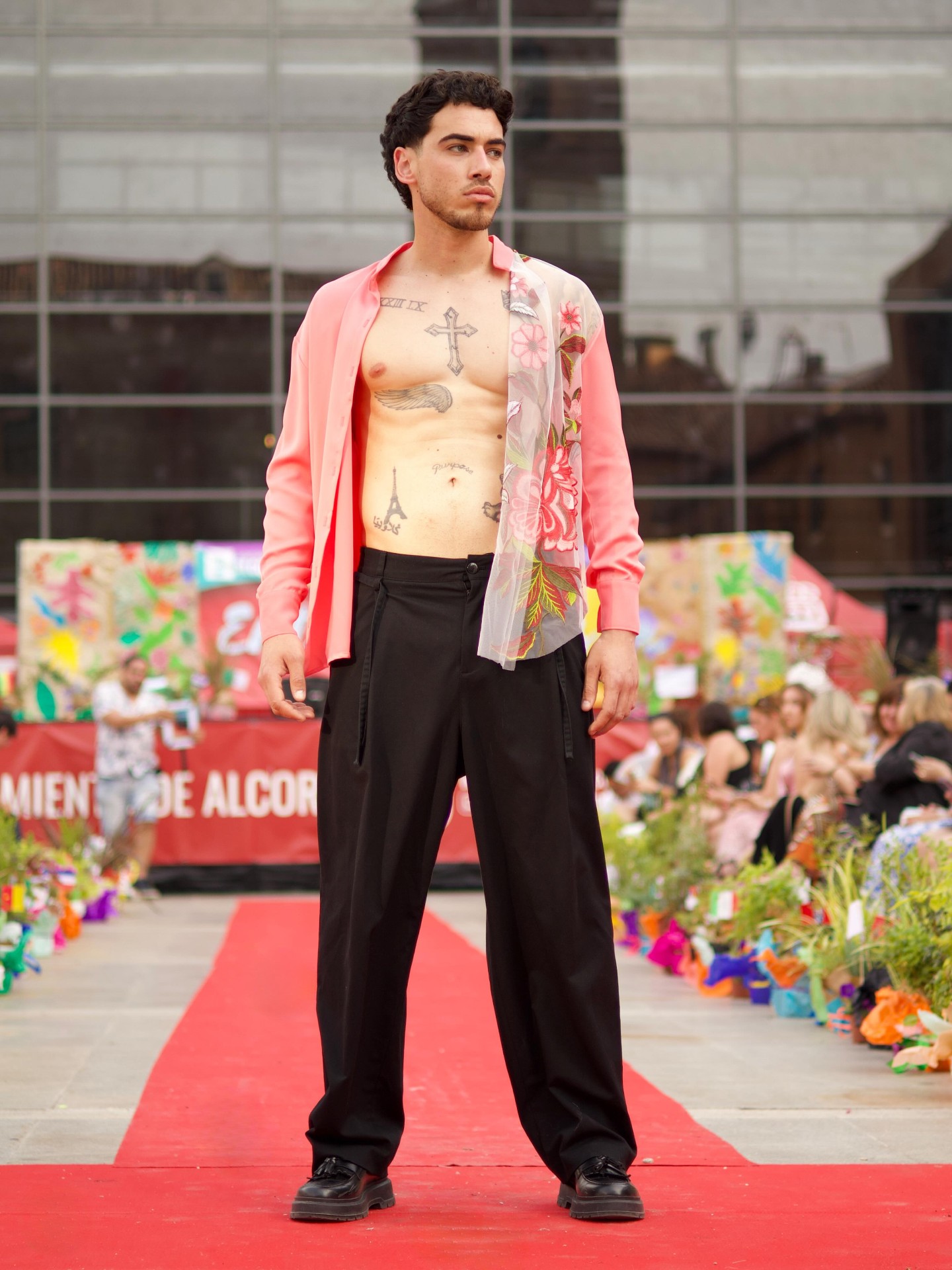 Pasarela Alcorcón — look de gala con bordado floral